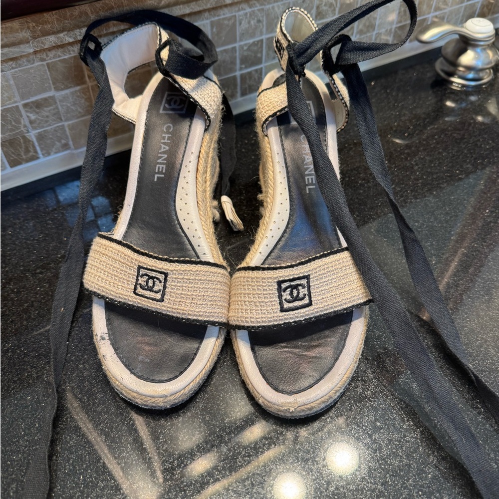 CHANEL Women's Black and Cream Espadrilles - Picture 2 of 16